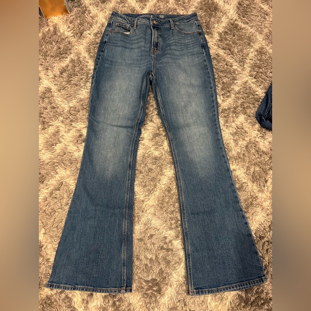 Old Navy Medium Blue Extra High Rise Flare Wide Leg Jeans - Size 6 NWOT